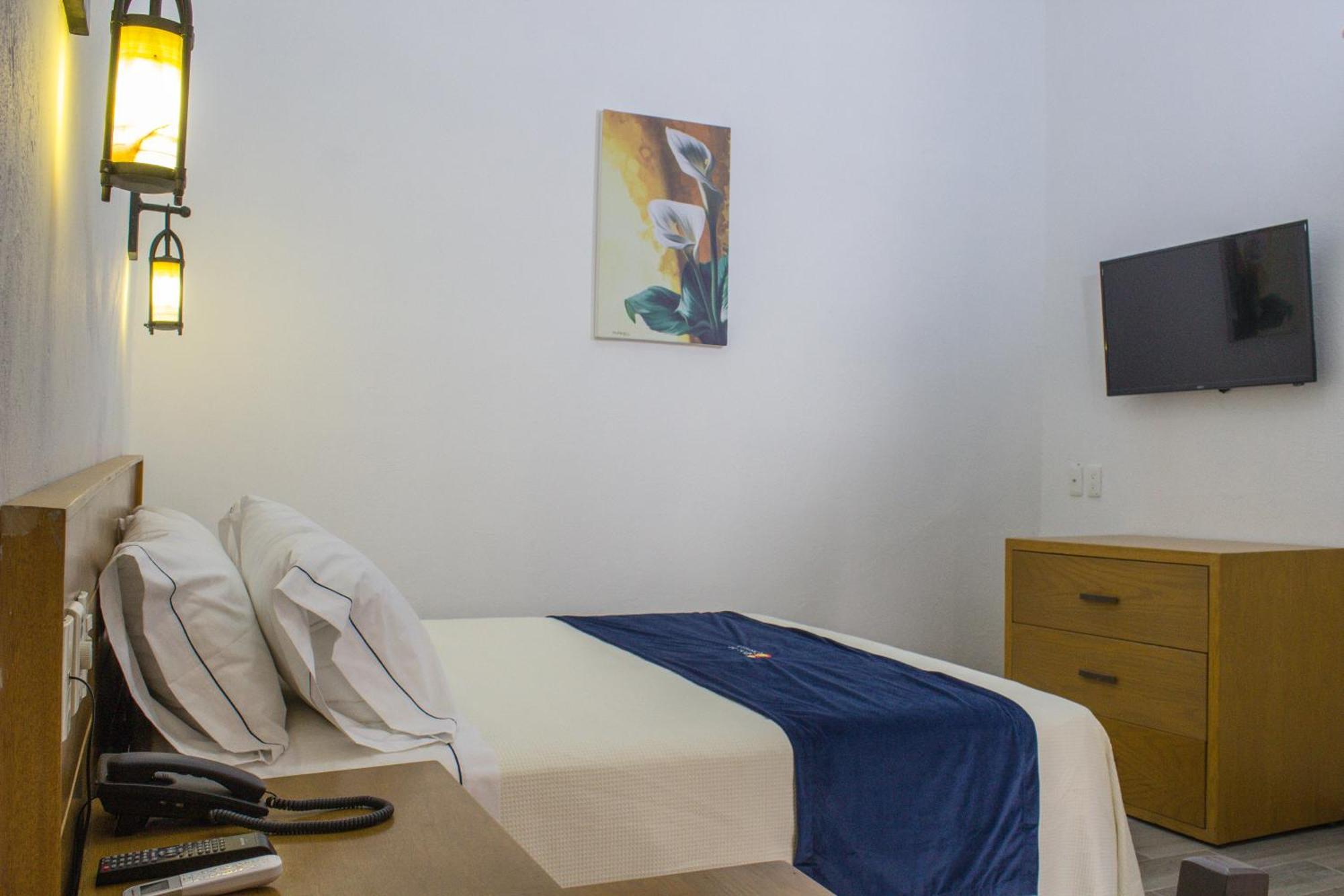 Hotel Real De Castilla Colonial Guadalajara Room photo