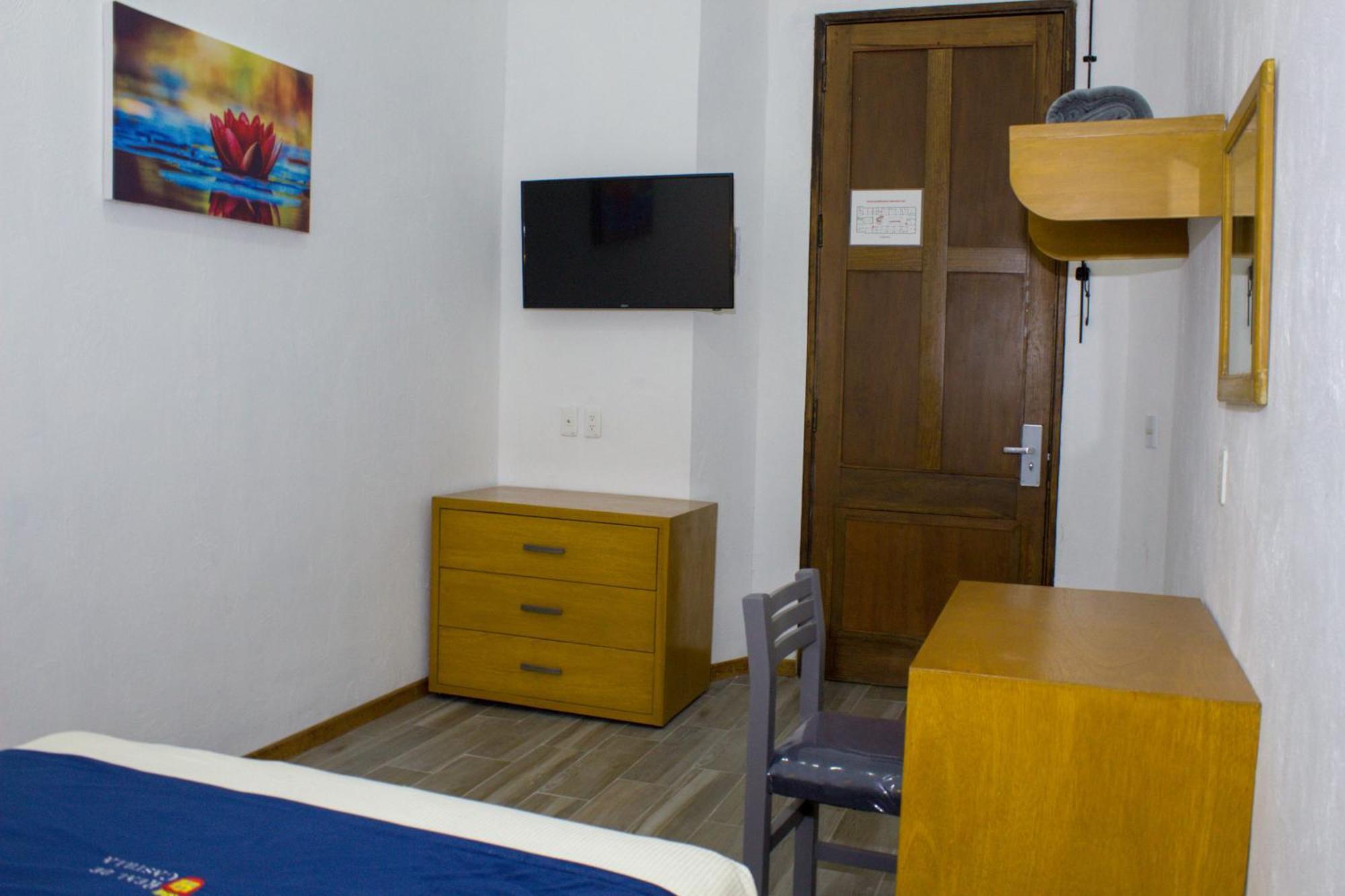 Hotel Real De Castilla Colonial Guadalajara Room photo