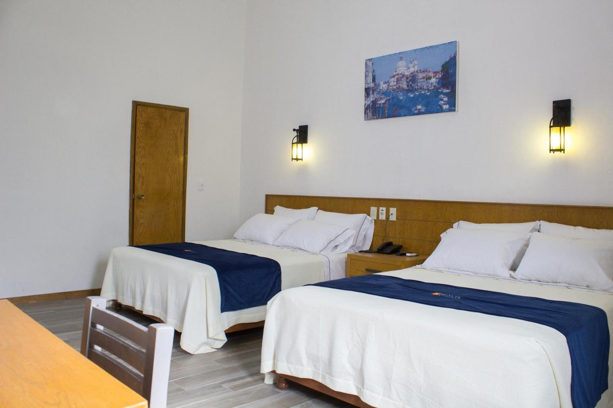 Hotel Real De Castilla Colonial Guadalajara Room photo