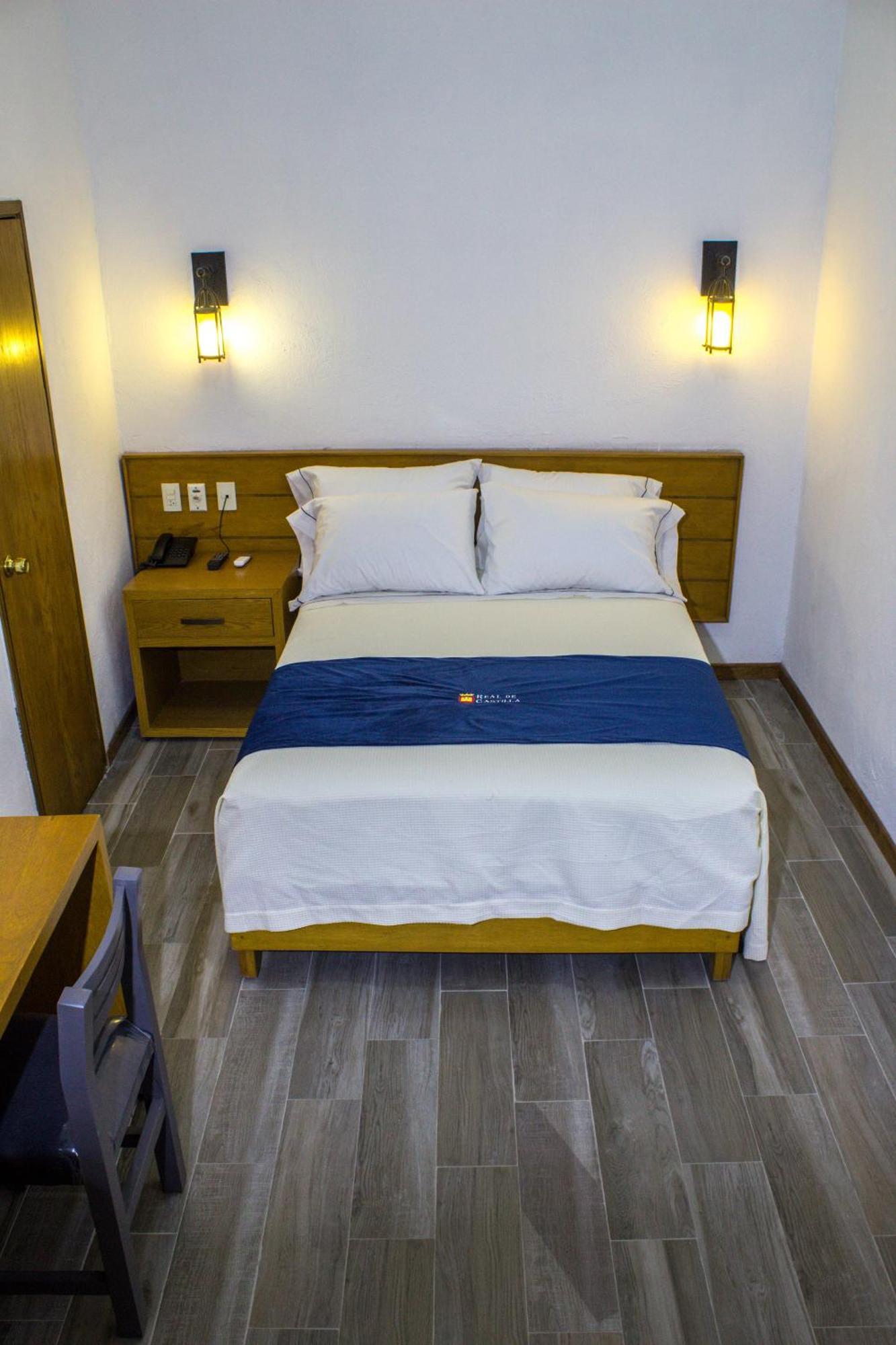 Hotel Real De Castilla Colonial Guadalajara Room photo
